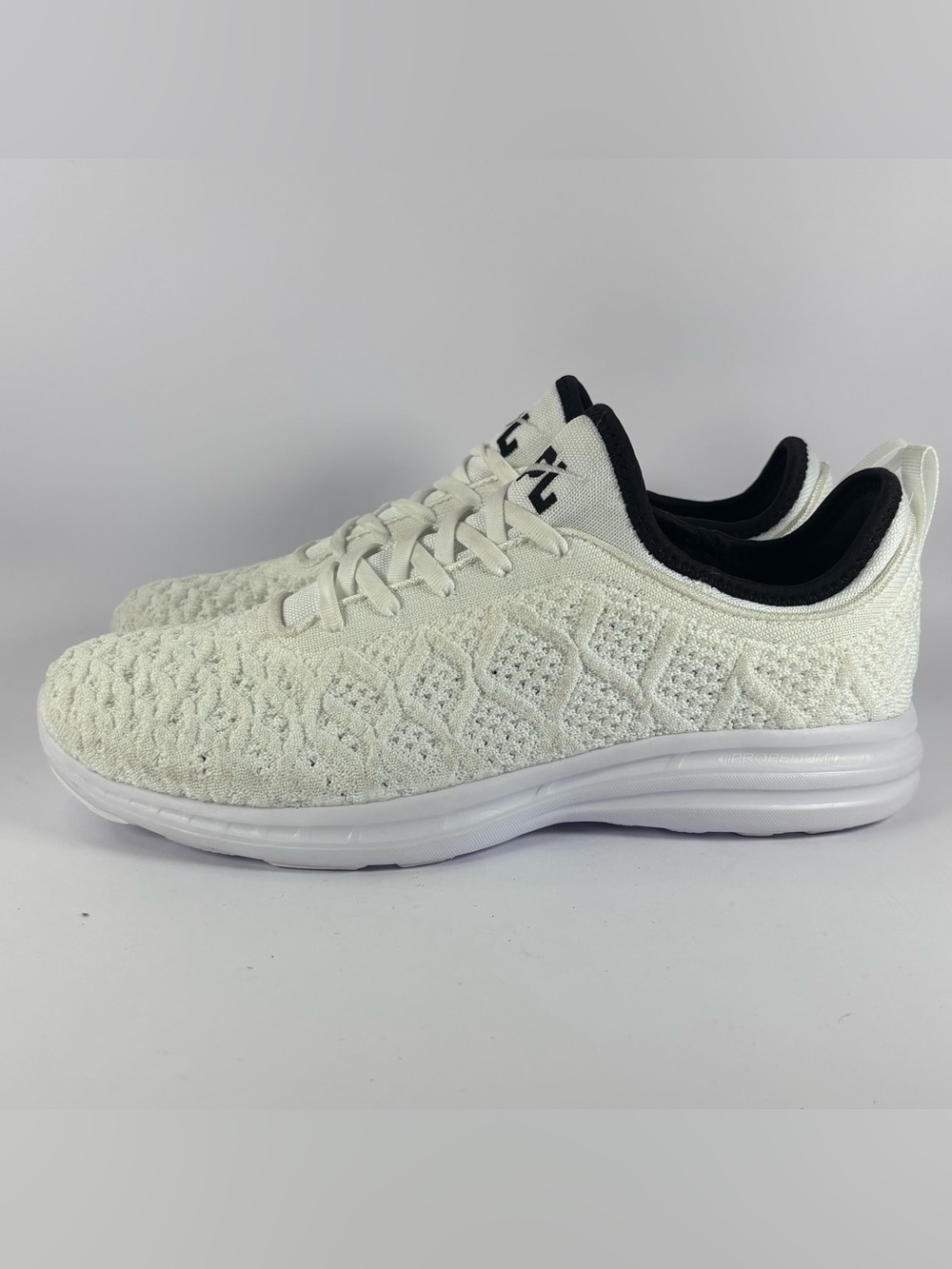 APL TechLoom Phantom Men’s 9.5 / Women’s 11 White Running Shoes